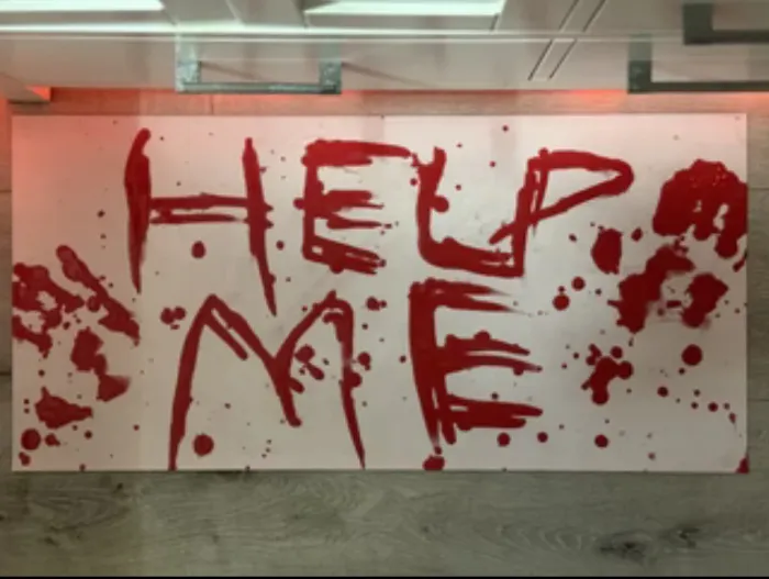Looks Like a Murder Scene! Blood-Red Color Changing Mat