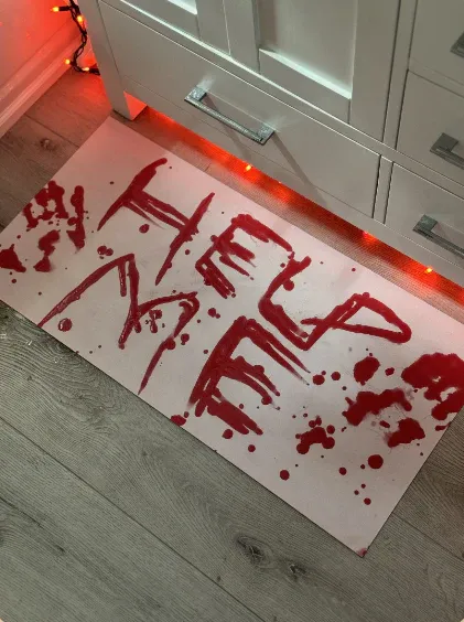 Looks Like a Murder Scene! Blood-Red Color Changing Mat