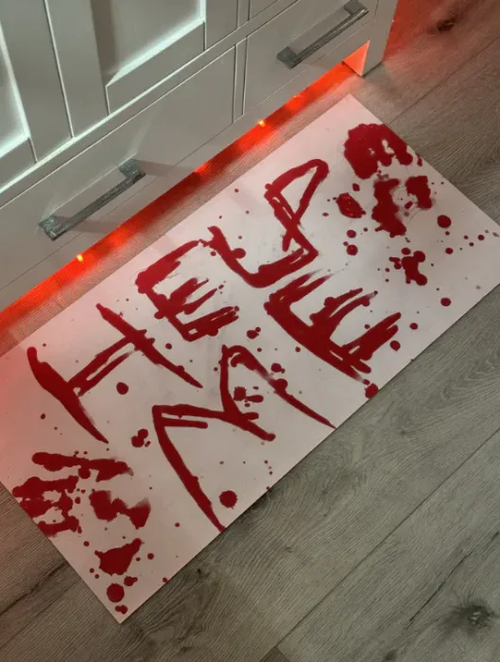 Looks Like a Murder Scene! Blood-Red Color Changing Mat
